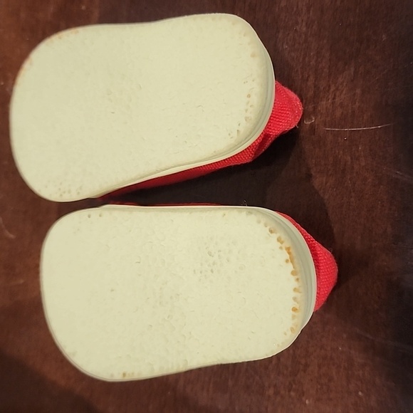 Red 18in doll Shoes and Cream Hat Set - Picture 3 of 3